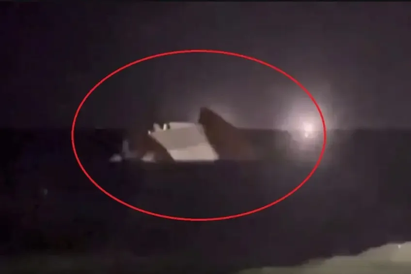 Vụ chìm tàu du lịch chở 34 người: Du khách kể phút quyết định sống còn - 2 Vụ chìm tàu du lịch chở 34 người: Du khách kể phút quyết định sống còn - 2